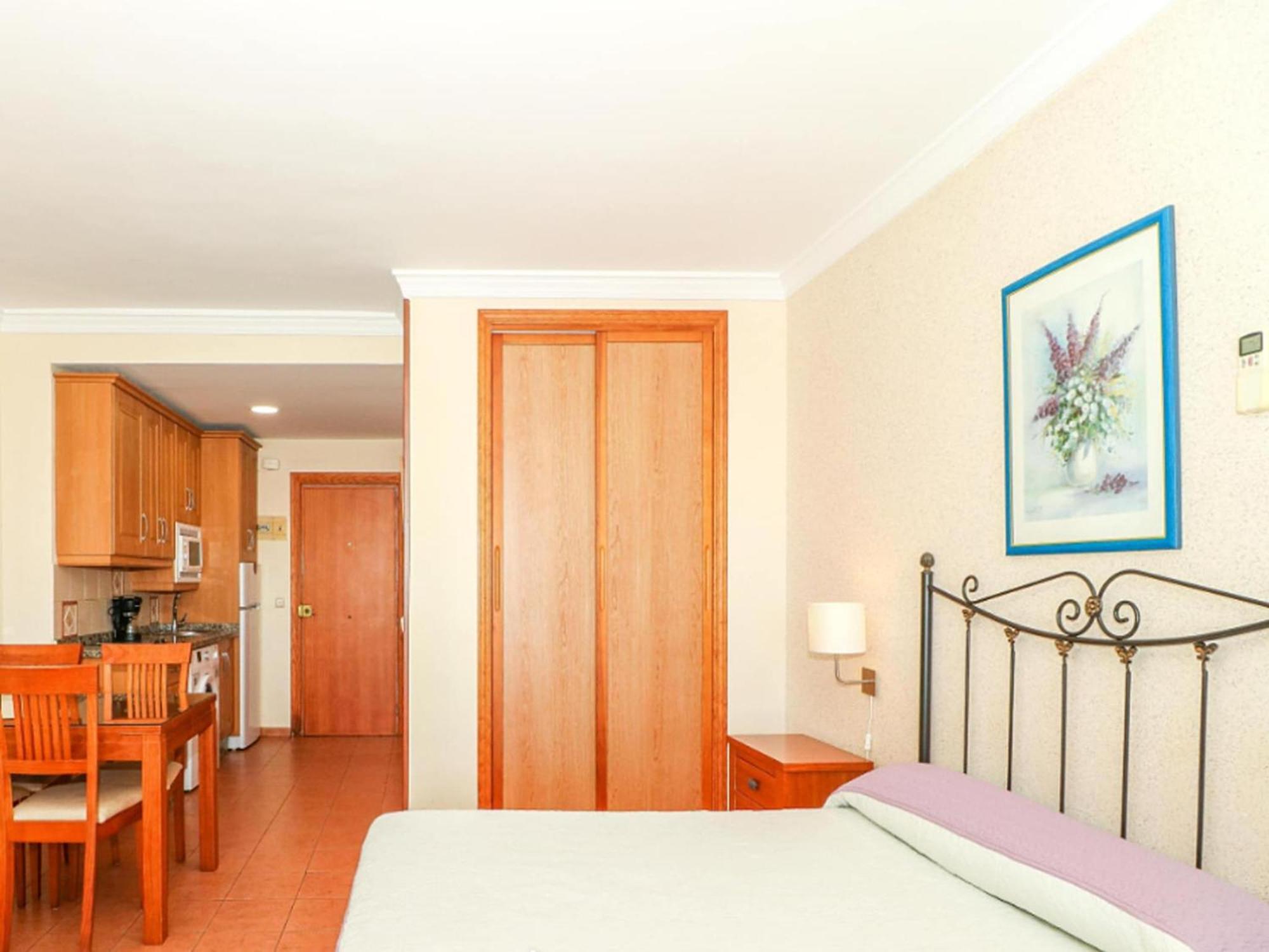Belvilla By Oyo Estudio Benal Beach Malaga Bagian luar foto