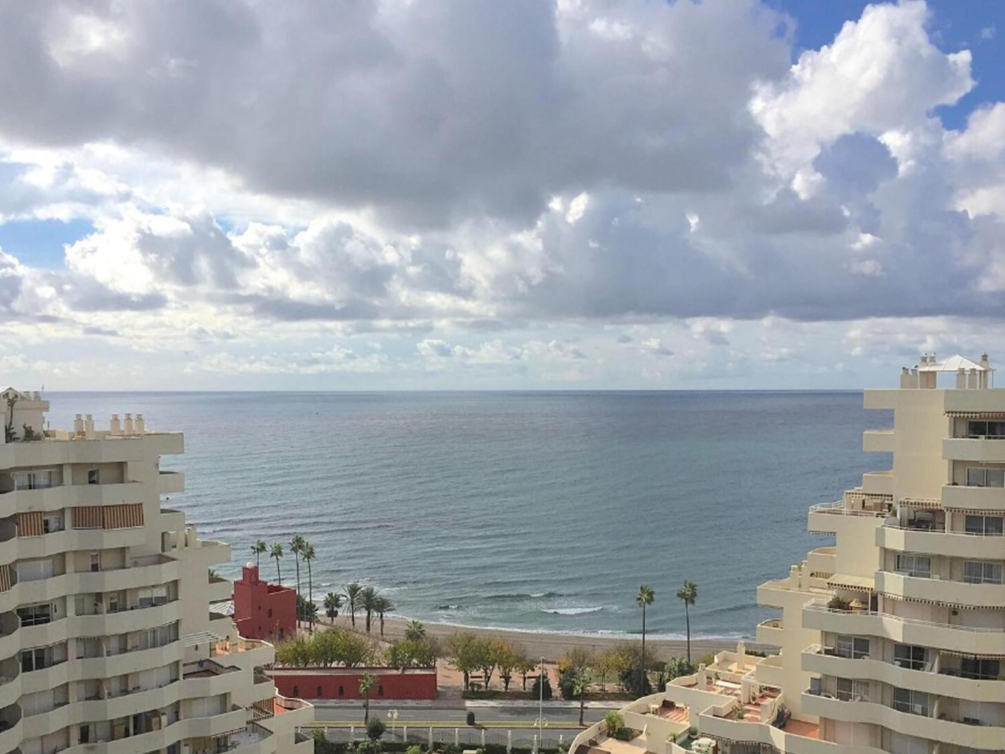 Belvilla By Oyo Estudio Benal Beach Malaga Bagian luar foto